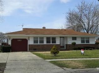 32 Wildwood Rd, Elk Grove Village, IL 60007