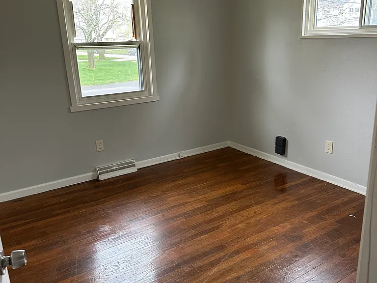 2615 Randall St — Photo 5