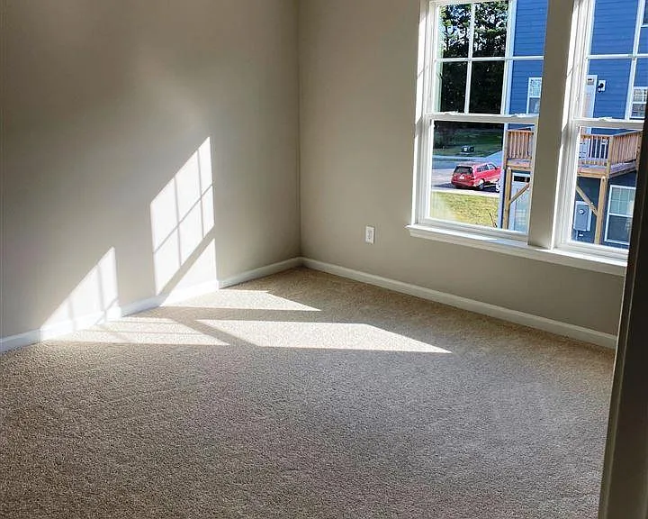 1013 Larabee Ln — Photo 12