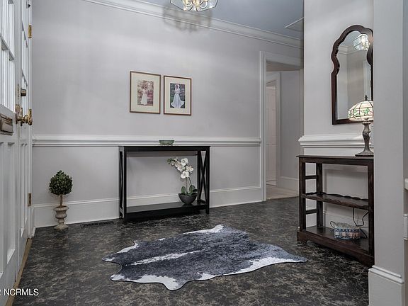 3rd image of 1612 Lafayette Circle