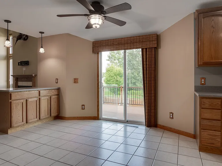 12912 Silver Spring Ln — Photo 36