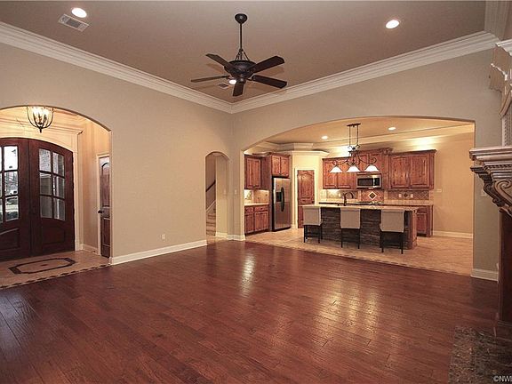 5th image of 713 Dumaine Dr