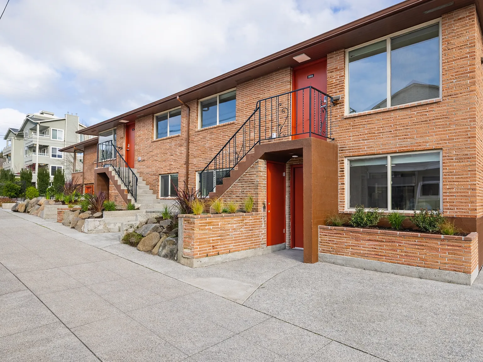 Ballard Seattle 3-Bedroom Apartment for Rent | Corner Unit with Private Entrance, In-Unit Washer/... — Photo 4