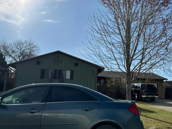 727 Windham Sq, Glendive, MT 59330