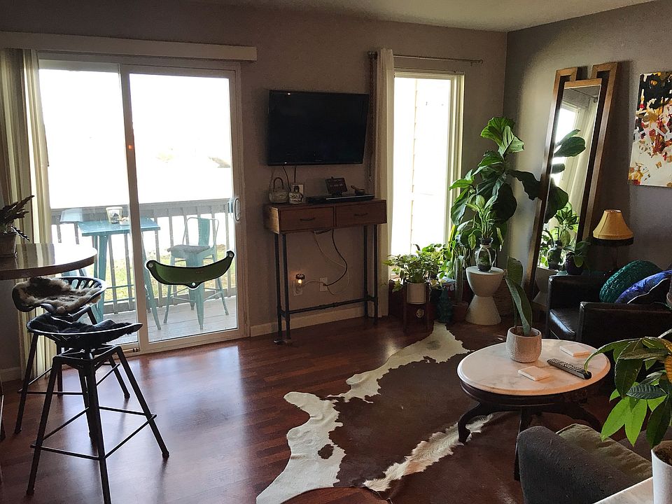 1st image of 808 1st Ave N