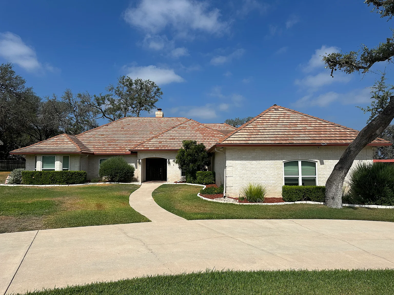 3 bed, 2868 sqft, $3,300 — Photo 1