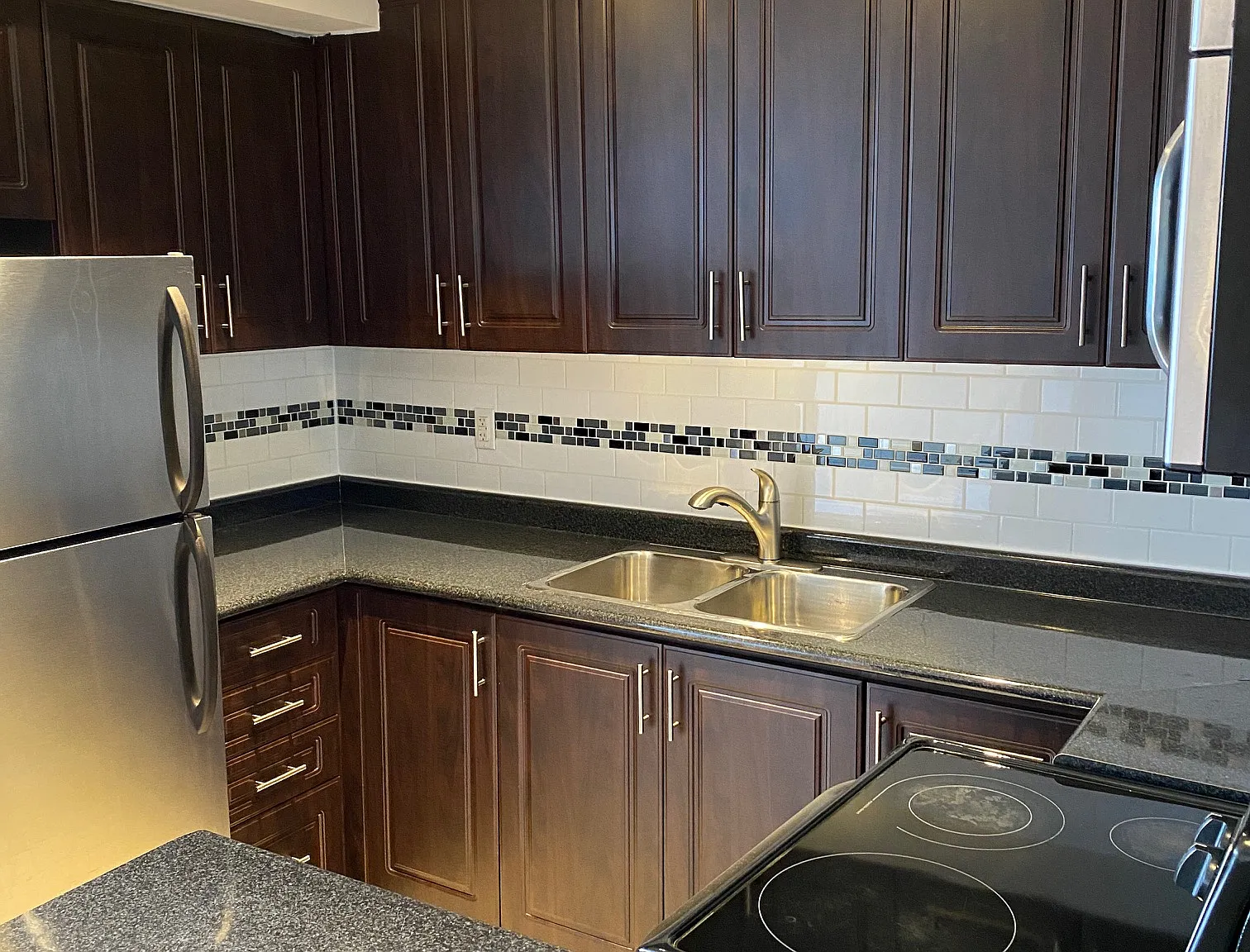 Royale Apartments — Photo 2