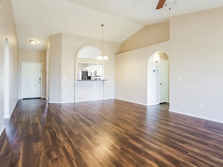 8727 W Sierra Vista Dr — Photo 4