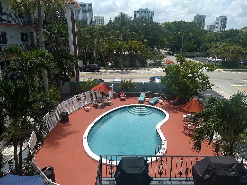 1st image of 1300 SE 1st St APT 1