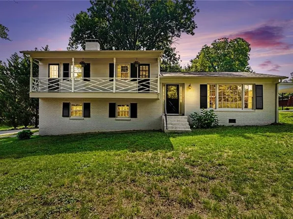 6309 Warwick Dr, Pleasant Garden, NC 27313