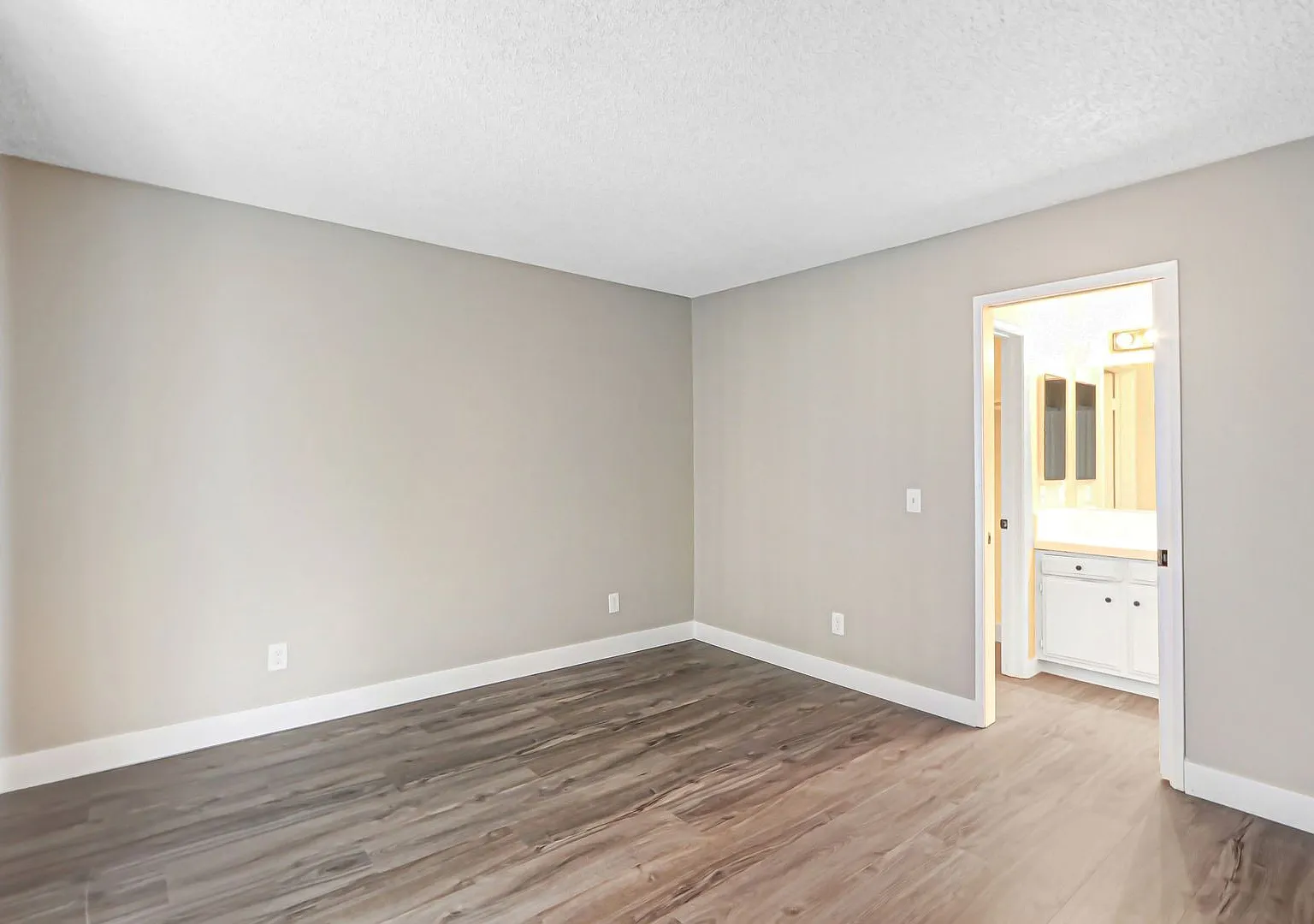 Palm Riverside — Photo 4