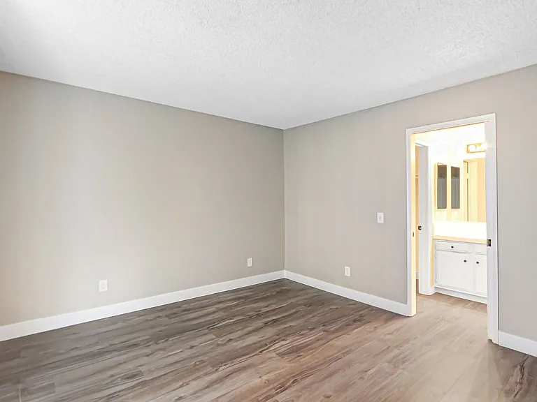 Palm Riverside — Photo 15