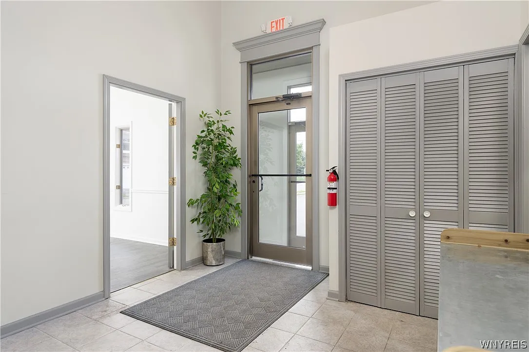 Studio, 1600 sqft, $2,100 — Photo 3