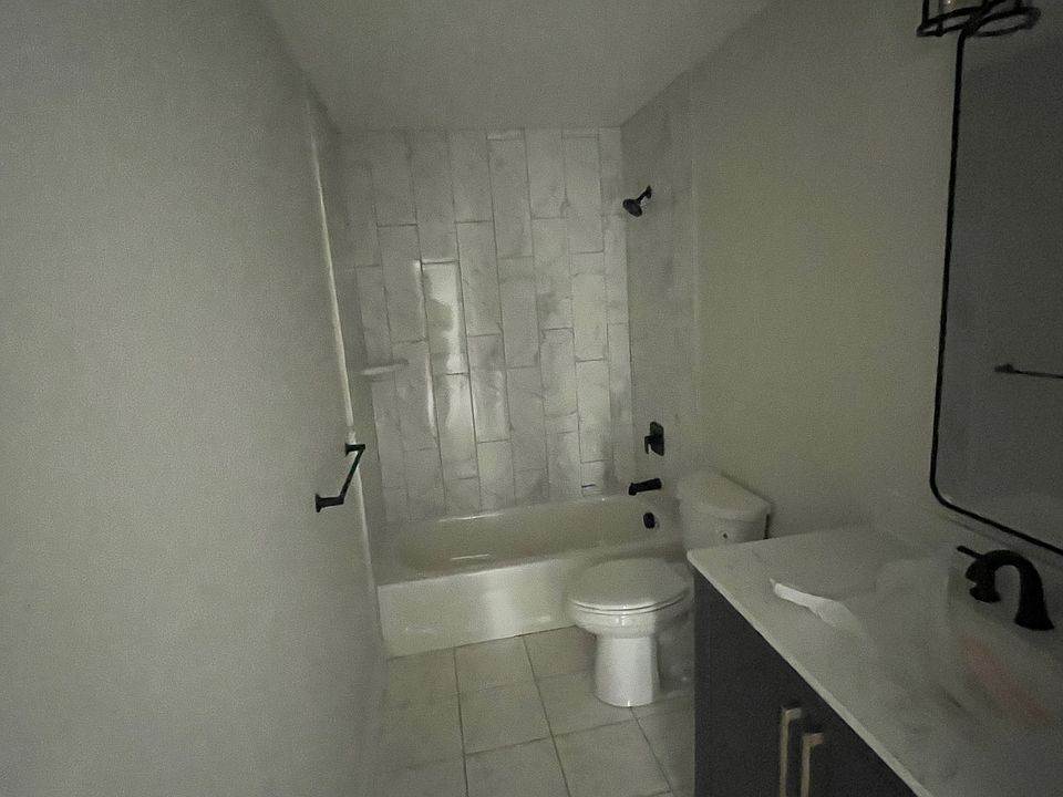 2nd image of 520-526 Ferry St Unit 402