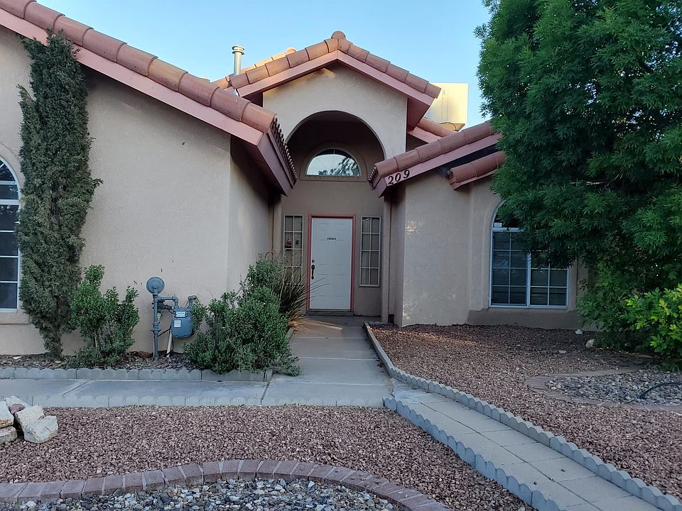 1st image of 209 Bay Club Dr