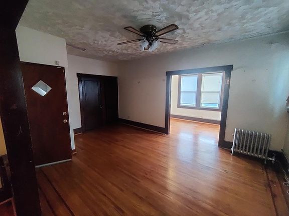 2nd image of 142 Ball St Floor 2