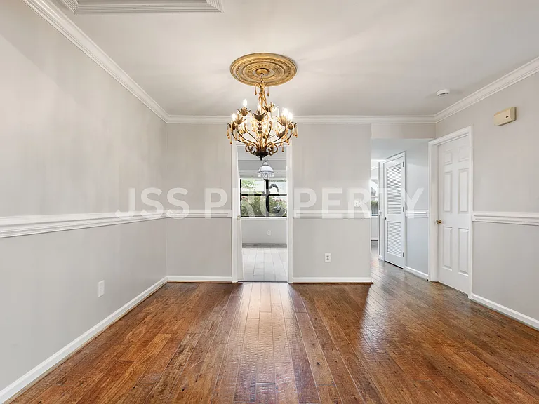 2267 Cheshire Dr — Photo 12