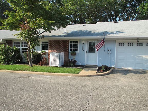 2nd image of 1255 B Hamilton Court #B