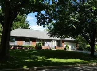 10341 Mohawk Ln, Leawood, KS 66206