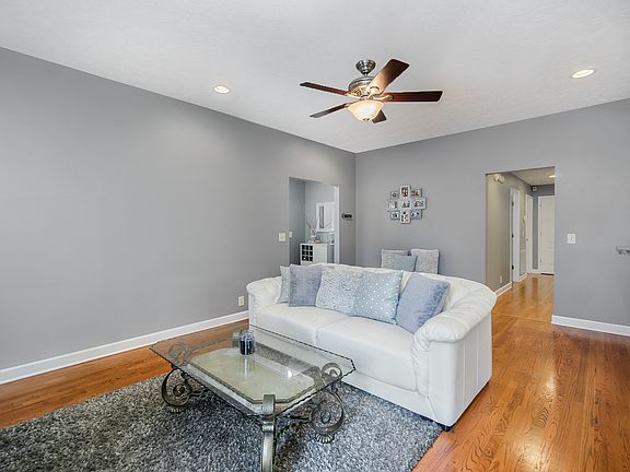 5th image of 405 Ramblewood Ln