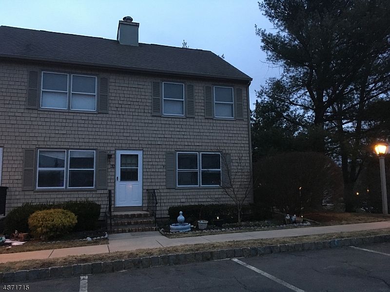 2nd image of 32 Hancock Ct #302
