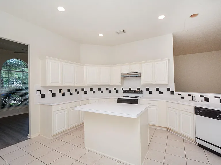918 Tennyson Dr — Photo 10
