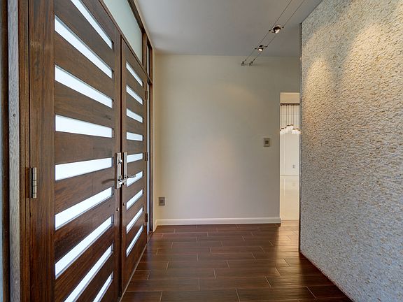 5th image of 4912 W Melrose Ave S