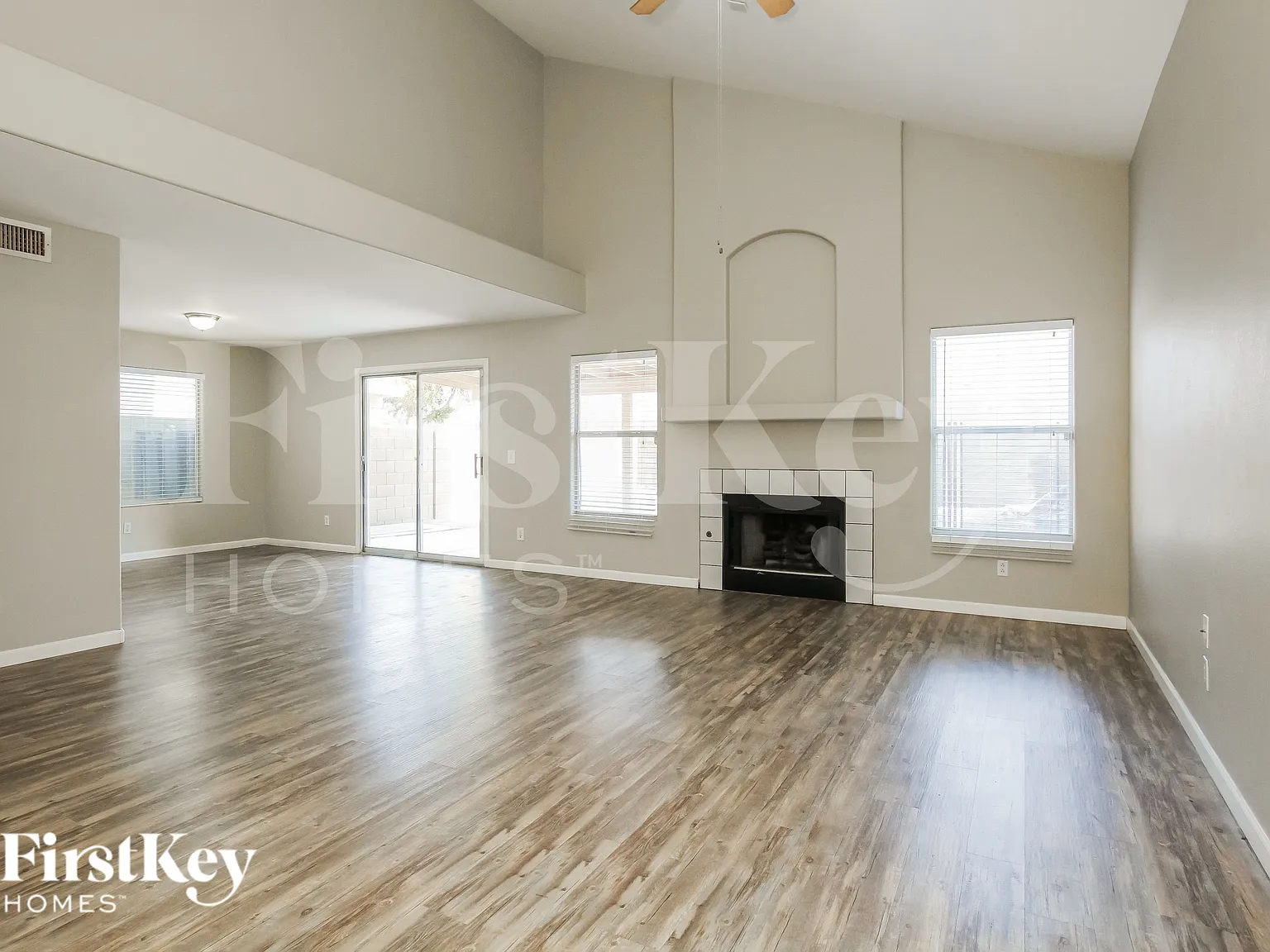 3 bed, 2.5 bath, 1870 sqft, $2,060 — Photo 2