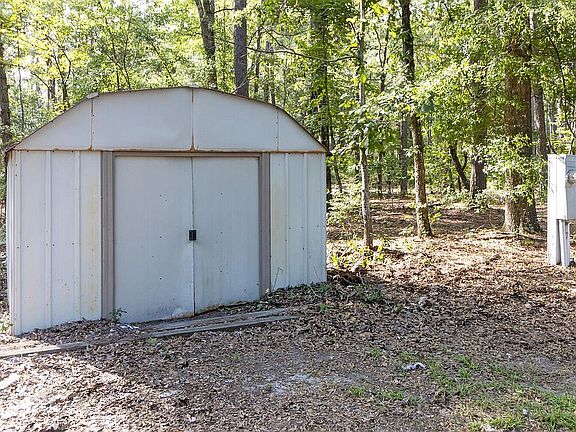 4th image of 489 Old Cemetary Rd
