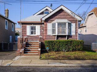 79 Cherry St, Inwood, NY 11096