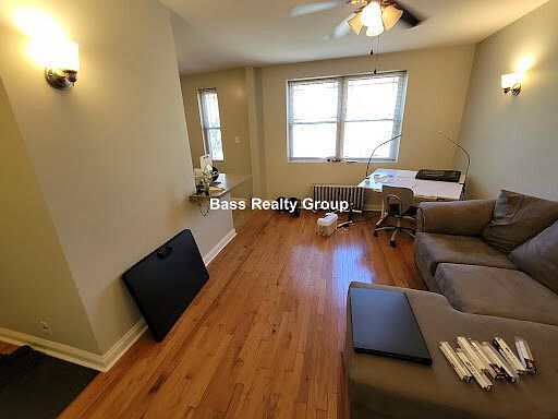 2nd image of 1369 W Greenleaf Ave APT 101