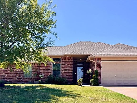 2nd image of 609 N Buckhorn Way
