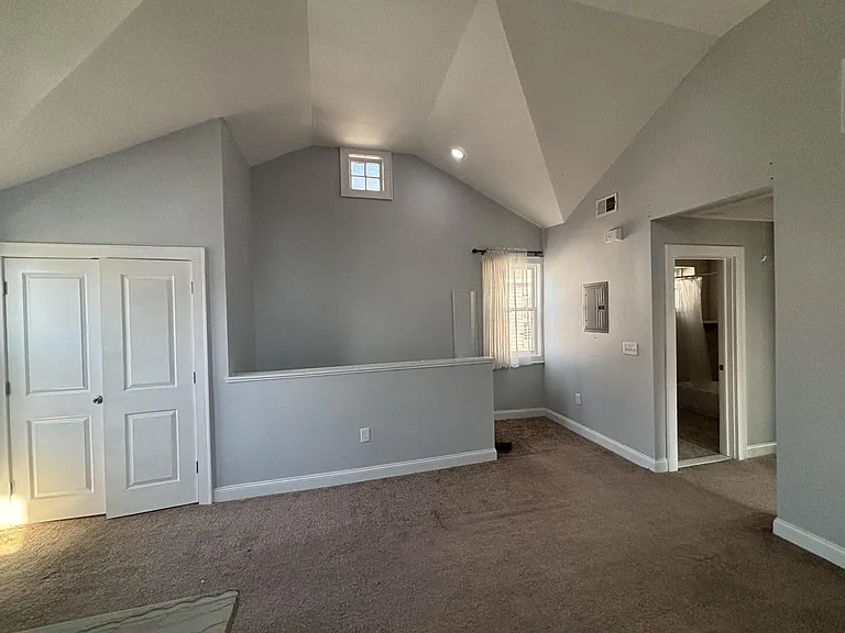 18 Van Cortland Pl — Photo 2