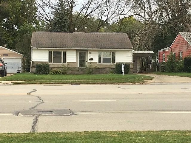 1308 E Grove Ave photo 1
