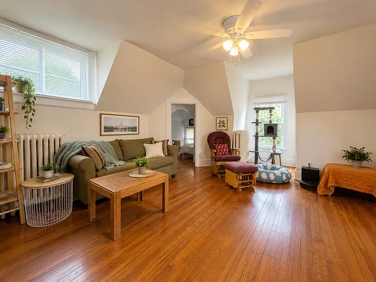 320 W Wilson St — Photo 9