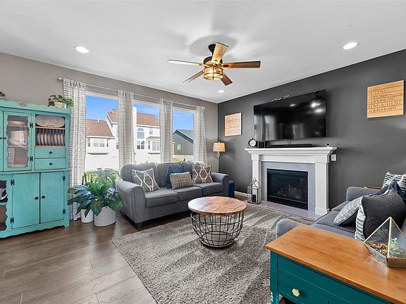 3rd image of 805 Caspian Dr