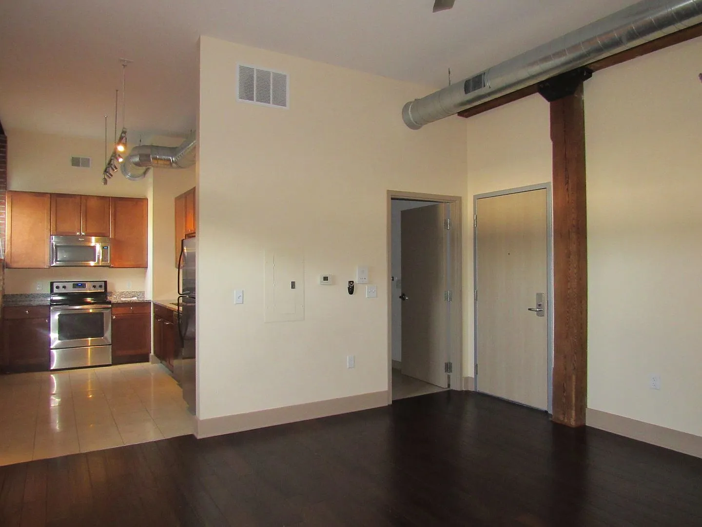 427 Pershing Ave — Photo 4