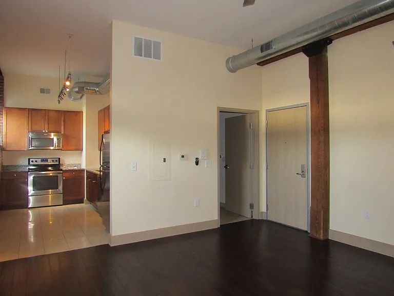 427 Pershing Ave — Photo 6