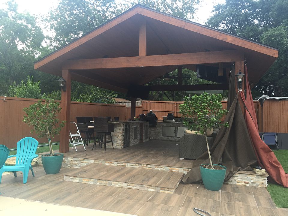 Outdoor Kitchen