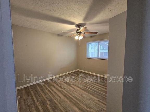 5th image of 4715 Gladstone St