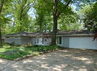 22157 Cottonwood Dr, Rocky River, OH