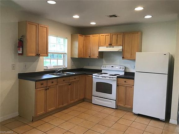 2nd image of 359 Bell Blvd S