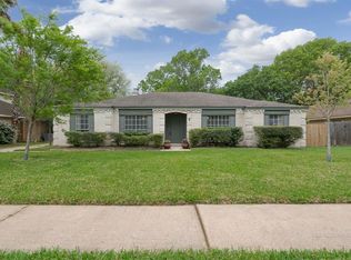 338 Dawn Hill Dr, Friendswood, TX 77546
