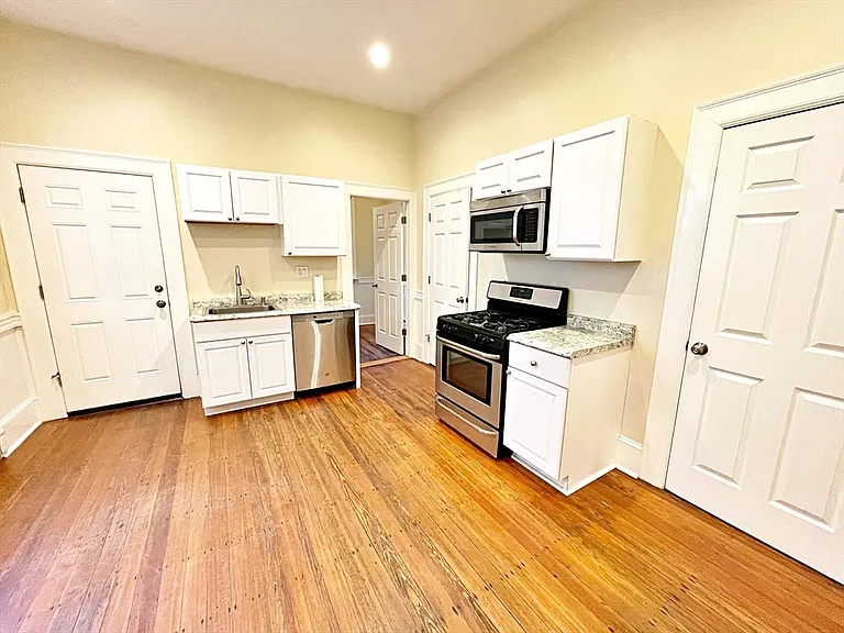 242 Princeton St #1 — Photo 8