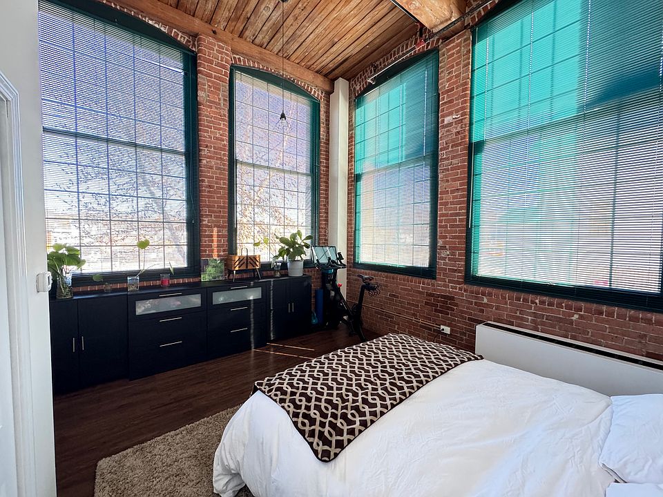 Filled with light or blinds can be adjusted, drawer units and cabinets for your clothes