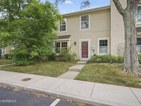 17 Alameda Ct, Eatontown, NJ 07724