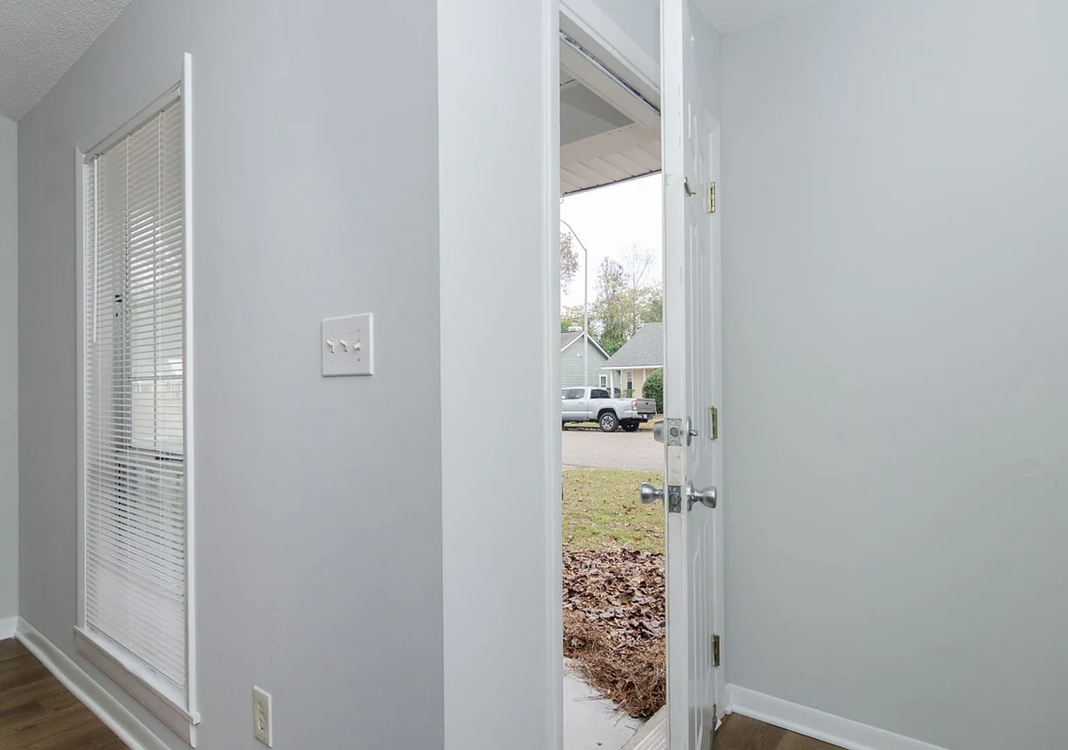 819 Varisty Drive — Photo 2