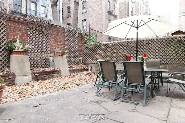 Rented by Town Residential | media 9