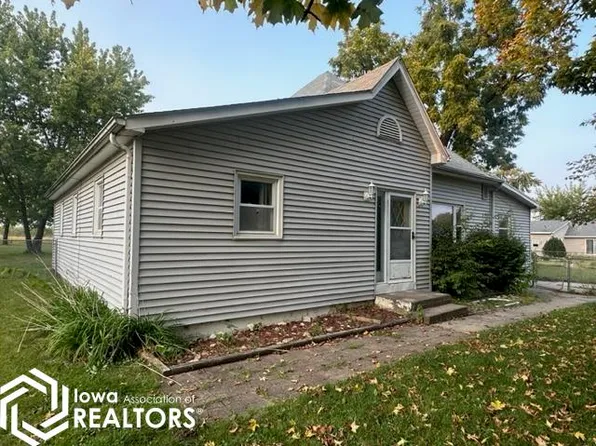 9718 2nd St, Wapello, IA 52653