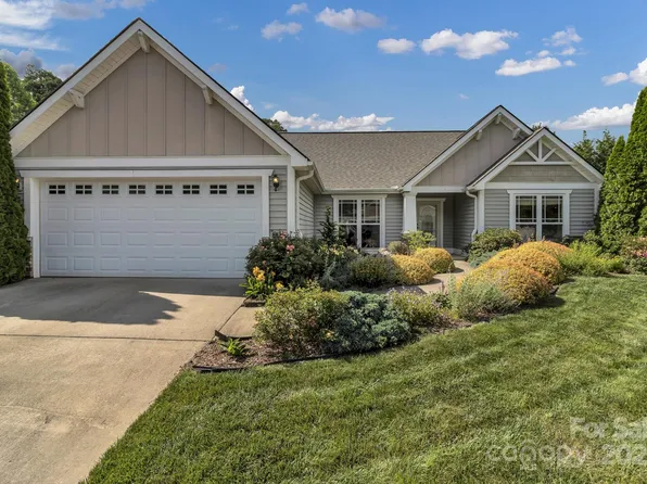 16 Sunview Cir, Arden, NC 28704